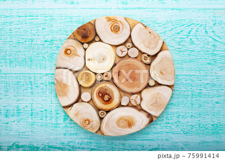 Cutting board for cutting bread, pizza or steak on a wooden background. 75991414