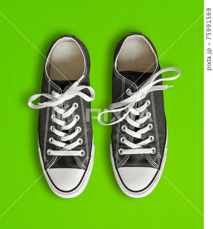 Black Sneakers Isolated On Green Backgroundの写真素材 Black Sneakers Isolated On Green Backgroundの写真素材