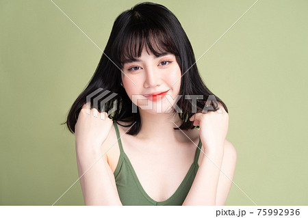 Woman beauty 75992936