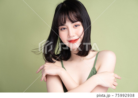 Woman beauty 75992938