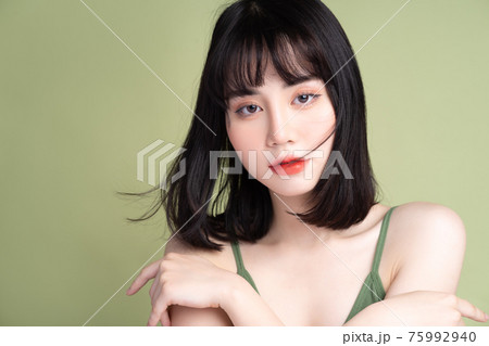 Woman beauty 75992940