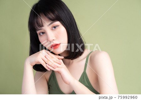 Woman beauty 75992960