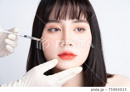 Woman beauty 75993015