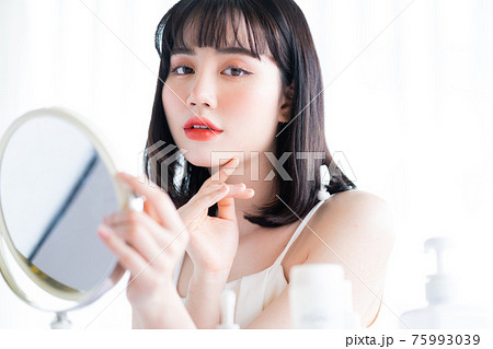 Woman beauty Woman beauty 75993039