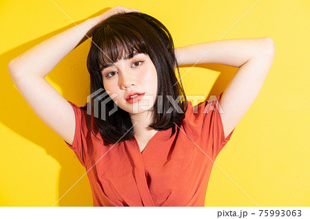 Woman beauty 75993063