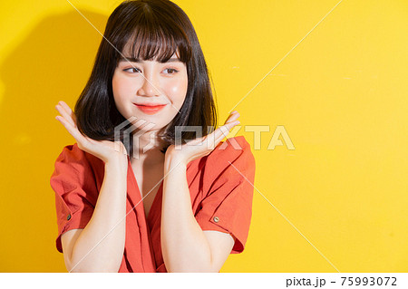 Woman beauty 75993072