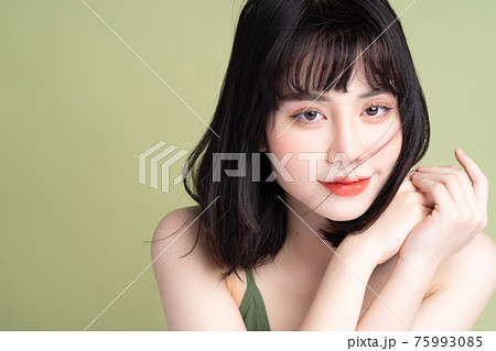 Woman beauty 75993085