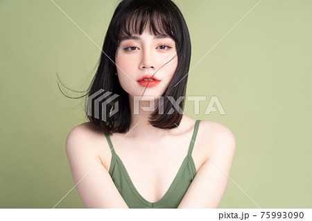 Woman beauty 75993090