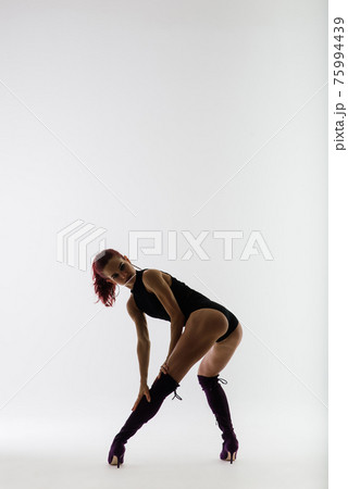 Sexy pole redhead dancer showing her body. 75994439