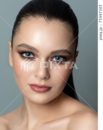 Portrait of young woman with beautiful makeup 75997305