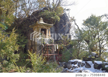 古処山登山「山頂の白山権現」 古処山登山「山頂の白山権現」 75998440