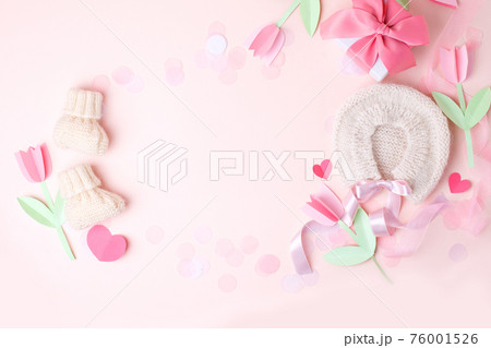 Pink knitted bonnet and booties socks. Set of baby clothes and accessories for spring or summer, mother day. Fashion childs outfit, first baby girl wardrobe, baby shower. Flat lay, top view, copyspace 76001526