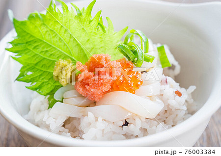 雑穀米のイカ丼 76003384
