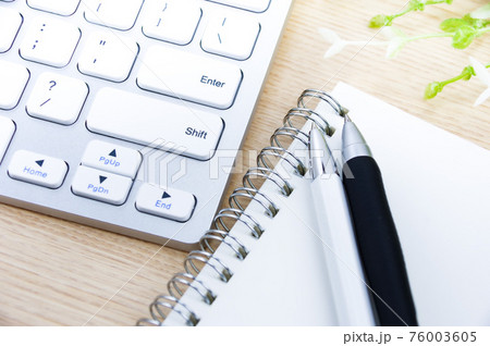 キーボードとノート キーボードとノート 76003605