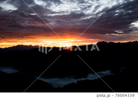 Early morning in the mountains. The sun rises over the mountains. Dawn in the mountains. 76004339
