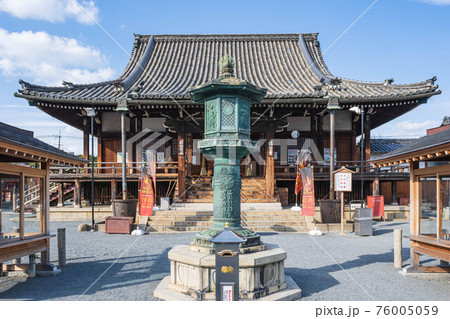 総持寺の本堂前 76005059