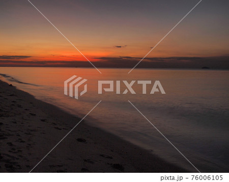 Slow shutter seascape view and beautiful sunrise 76006105