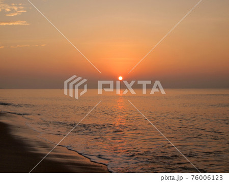 Slow shutter seascape view and beautiful sunrise 76006123