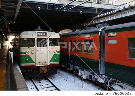 しなの鉄道115系電車(初代長野色:軽井沢⇔長野) しなの鉄道115系電車(初代長野色:軽井沢⇔長野) 76006635