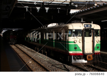しなの鉄道115系電車(初代長野色:軽井沢⇔長野) しなの鉄道115系電車(初代長野色:軽井沢⇔長野) 76006640