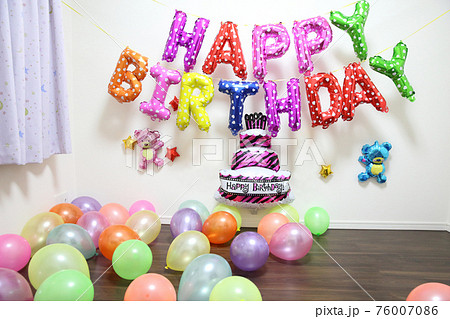 お誕生日の飾り付け バルーンデコレーションの写真素材