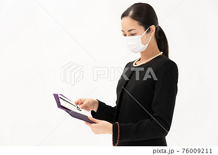 香典袋 喪服の女性 マスク 香典袋 喪服の女性 マスク 76009211