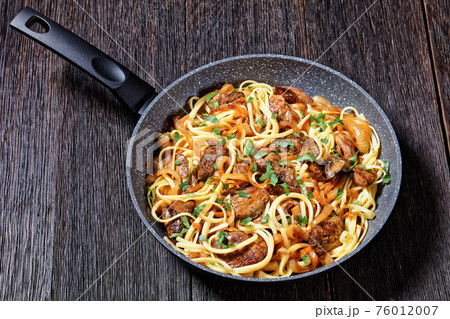 pasta linguine with fried chicken liver, top view 76012007