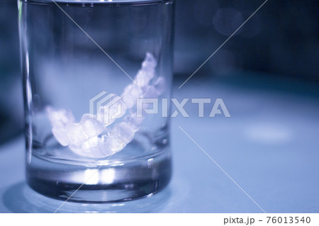Transparent tooth aligner inside a crystal glass Transparent tooth aligner inside a crystal glass 76013540