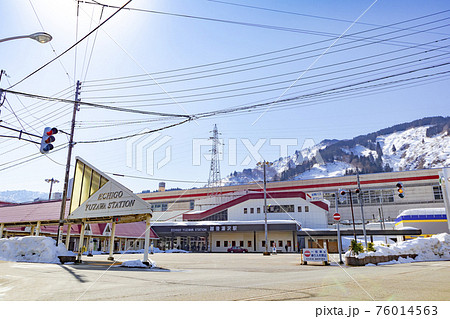 越後湯沢駅 東口 ロータリーの風景 76014563