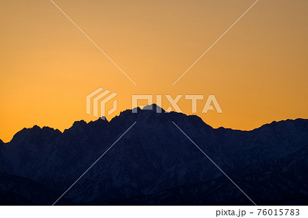 剱岳の夜明け・シルエット 76015783