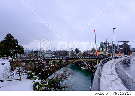 富山・雪の笹津橋 76015819