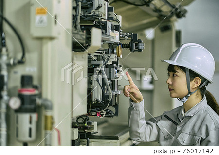 ビジネス　メカニック　女性 76017142