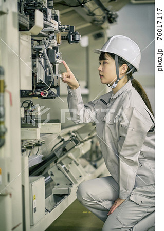 ビジネス　メカニック　女性 76017147