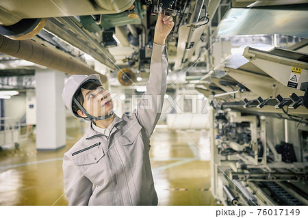 ビジネス　メカニック　女性 76017149