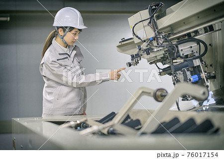 ビジネス　メカニック　女性 76017154