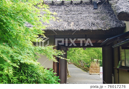 宝厳院の冠木門の風景 宝厳院の冠木門の風景 76017276