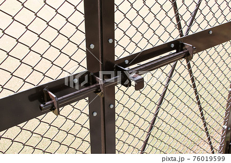 施錠, チェーン, ワイヤー, 鍵, かぎ, 鉄柵,フェンス,カギ,ロック,防犯, 76019599