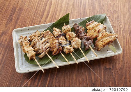 焼鳥　塩　盛り合わせ【なんこつ、砂ずり、手羽中、ねぎま、つくね、皮、もも】 76019799