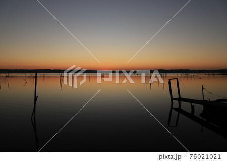 印旛沼の日の出 76021021