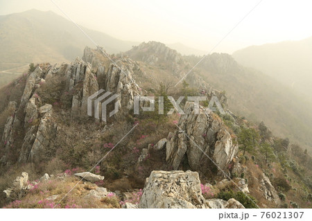 山 石 岩 76021307