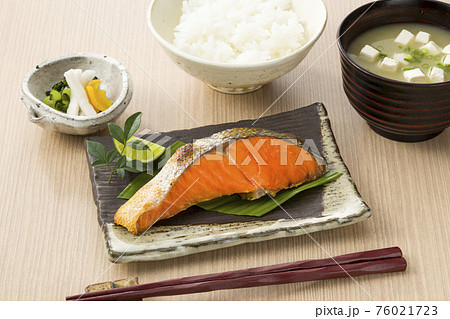 焼き鮭 76021723