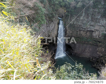 下城滝　熊本県阿蘇郡小国町の滝 76024870