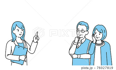 老夫婦に説明する医師　女医　患者　シニア　年配　高齢者　イラスト素材 76027819