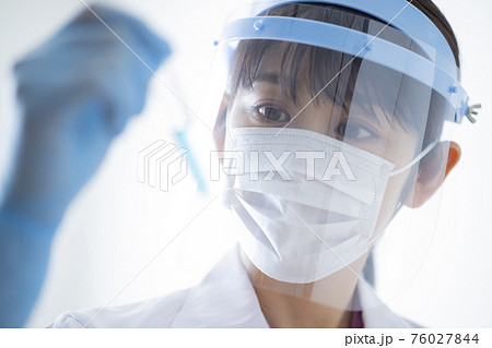 白衣の女性 白衣の女性 76027844