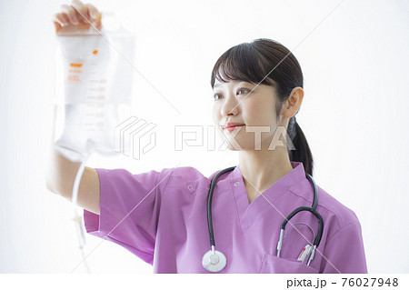 白衣の女性 白衣の女性 76027948