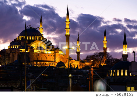 Suleymaniye Mosque Suleymaniye Camii at dusk. Istanbul, Turkey 76029155