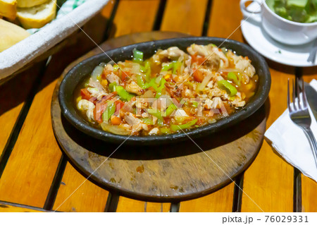 Turkish sote tavuk kavurma 76029331