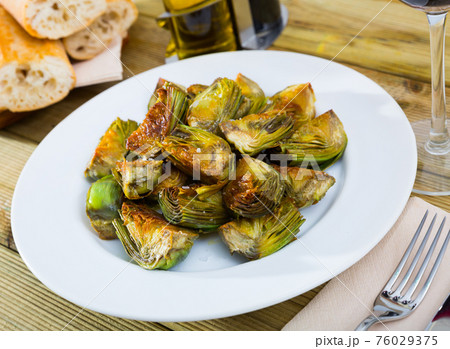 Sauteed in oil artichokes Sauteed in oil artichokes 76029375