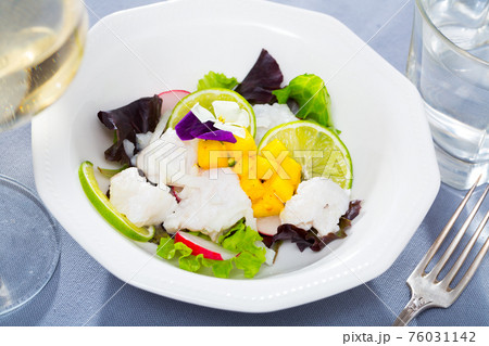 Sea food – cod ceviche with mango 76031142