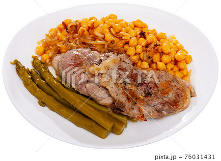 Lamb chop with chickpeas and asparagus Lamb chop with chickpeas and asparagus 76031431